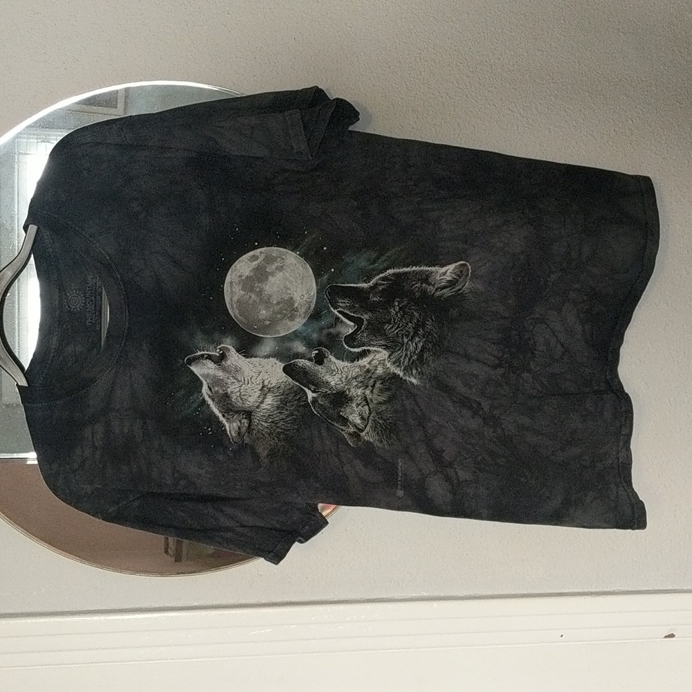 The Mountain wolf tshirt